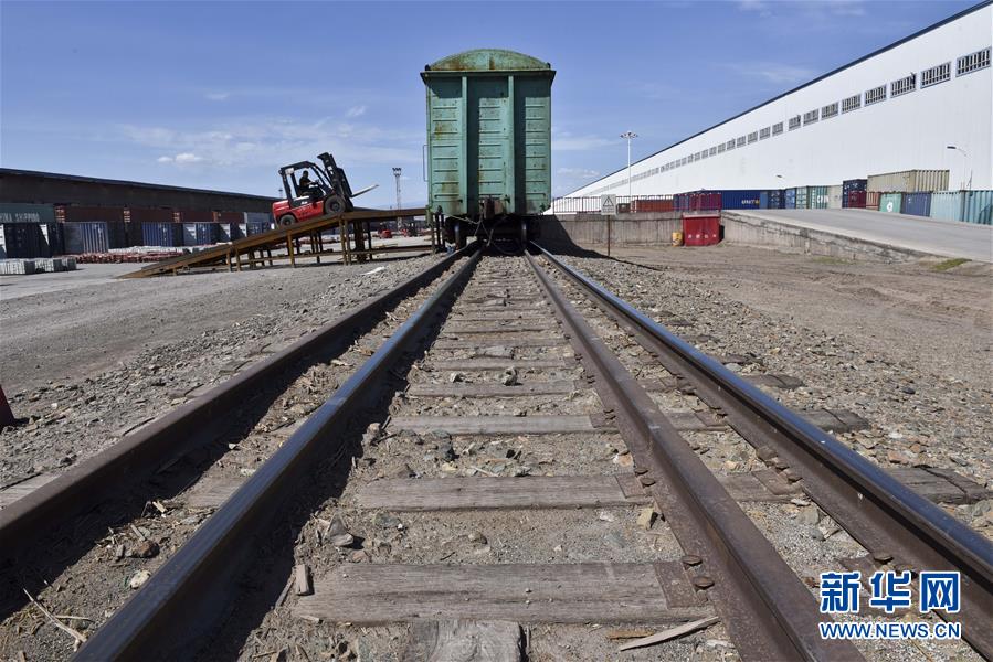 （一带一路&middot;好通道）（3）阿拉山口：&ldquo;钢铁驼队&rdquo;出境前的最后一站