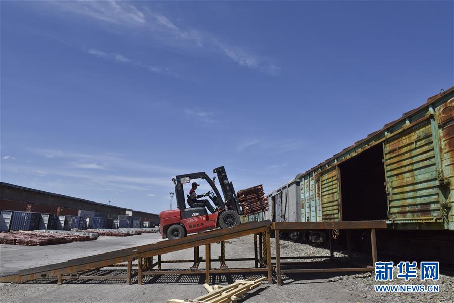 （一带一路&middot;好通道）（4）阿拉山口：&ldquo;钢铁驼队&rdquo;出境前的最后一站