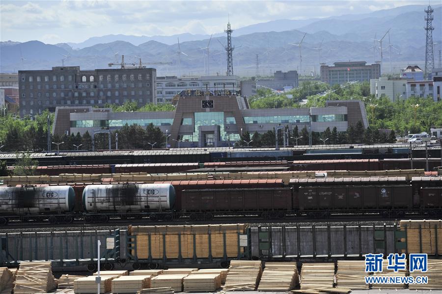 （一带一路&middot;好通道）（8）阿拉山口：&ldquo;钢铁驼队&rdquo;出境前的最后一站