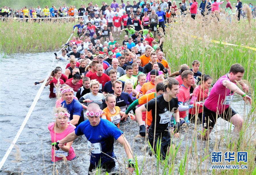 （体育）（1）拉脱维亚举办“强人跑”