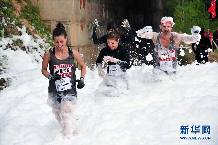 （体育）（3）拉脱维亚举办&ldquo;强人跑&rdquo;