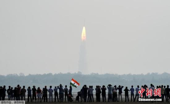 当地时间2月15日，印度通过印度极轨卫星运载火箭(PLSV)一次性发射104颗卫星并成功入轨，打破俄罗斯2014年“一箭37星”的纪录。此外，印度还计划在未来数年登陆金星，重返火星。自1962年开始航天领域的探索以来，印度的“太空梦”近年来进展不小。。