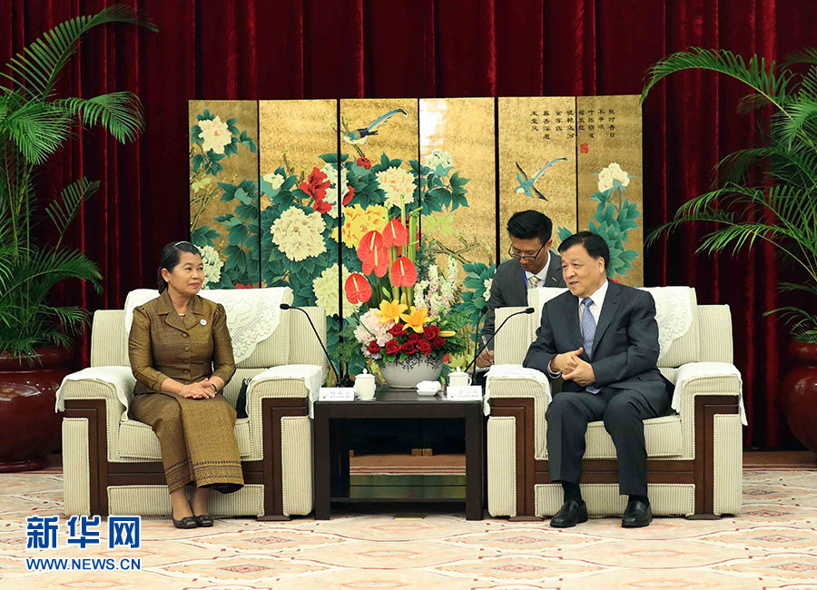 6月11日,中共中央政治局常委、中央书记处书记刘云山在福州会见来华出席金砖国家政党、智库和民间社会组织论坛的柬埔寨人民党中央常委、副首相梅森安。新华社记者刘卫兵摄 6月11日,中共中央政治局常委、中央书记处书记刘云山在福州会见来华出席金砖国家政党、智库和民间社会组织论坛的柬埔寨人民党中央常委、副首相梅森安。新华社记者刘卫兵摄