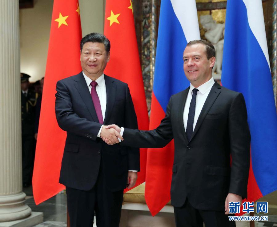 7月4日，国家主席习近平在莫斯科会见俄罗斯总理梅德韦杰夫。新华社记者 刘卫兵 摄