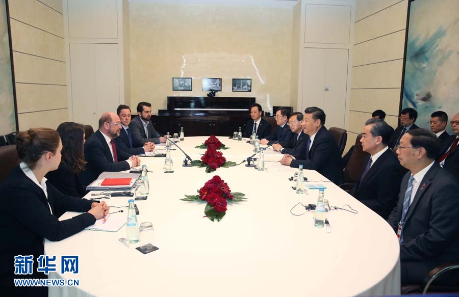 7月6日,国家主席习近平在柏林会见德国社会民主党主席舒尔茨。新华社记者 姚大伟 摄 7月6日,国家主席习近平在柏林会见德国社会民主党主席舒尔茨。新华社记者 姚大伟 摄