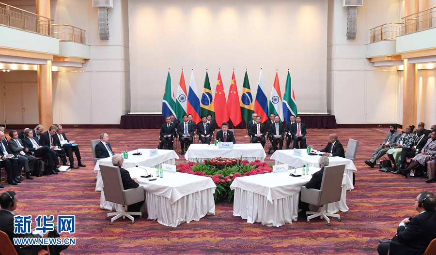 7月7日，国家主席习近平在德国汉堡主持金砖国家领导人非正式会晤，发表引导性讲话和总结讲话。南非总统祖马、巴西总统特梅尔、俄罗斯总统普京、印度总理莫迪出席。新华社记者 张铎 摄