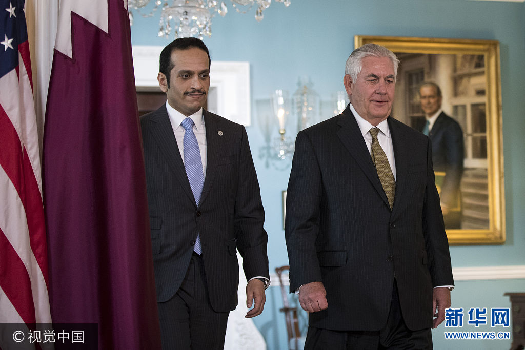 当地时间2017年7月26日，美国华盛顿，美国国务卿蒂勒森在美国国务院会见了卡塔尔外交部长阿勒萨尼。***_***WASHINGTON, DC - JULY 26:  U.S. Secretary of State Rex Tillerson exits a brief media availability before his meeting with Qatari Foreign Minister Sheikh Mohammed Bin Abdulrahman Al Thani at the State Department, July 26, 2017 in Washington, DC. When prompted by a reporter's question, Tillerson said 'I'm not going anywhere' and that he will stay on as Secretary of State 'as long as the president lets me.' (Photo by Drew Angerer/Getty Images)