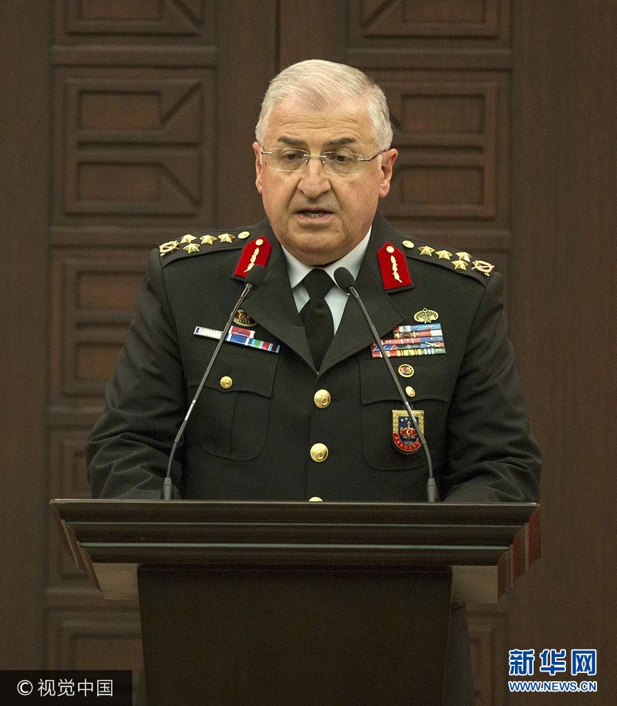 新任命的土耳其陆军指挥官Yasar Guler的资料图。 2017年8月2日讯，土耳其总统埃尔多安2日批准了最高军事委员会更换陆海空三军指挥官的决定。据路透社8月2日最新消息，土耳其最高军事委员会决定更换其陆军、海军和空军部队的指挥官。土耳其最高军事委员会经过4个小时的会议后，做出了以上决定。该决定将递交给土耳其总统埃尔多安等待通过。***_***ANKARA, TURKEY - (ARCHIVE): A file photo dated 14 June 2017 shows Yasar Guler who is recently assigned as Commander of the Turkish Land Forces by Supreme Military Council in Ankara, Turkey on August 02, 2017. (Photo by Ali Balikci/Anadolu Agency/Getty Images)