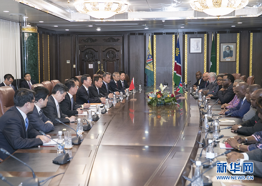 8月28日,应邀访问纳米比亚的中共中央政治局常委、国务院副总理张高丽在温得和克会见纳米比亚总统根哥布。 新华社记者 王晔摄 8月28日,应邀访问纳米比亚的中共中央政治局常委、国务院副总理张高丽在温得和克会见纳米比亚总统根哥布。 新华社记者 王晔摄