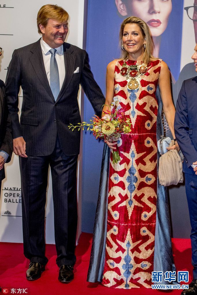 荷兰国王夫妇观看芭蕾舞演出 马克西玛王后大