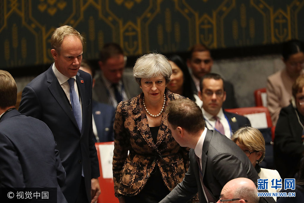 当地时间2017年9月20日，美国纽约，各国代表参加联合国大会并轮流发言。当天代表们将讨论如何推进联合国改革等议题。***_***NEW YORK, NY - SEPTEMBER 20:  British Prime Minister Theresa May attends a Security Council meeting during the 72nd United Nations (U.N.) General Assembly at U.N. headquarters on September 20, 2017 in New York City. The meeting  focused on reform of U.N. peacekeeping operations.  (Photo by Spencer Platt/Getty Images)