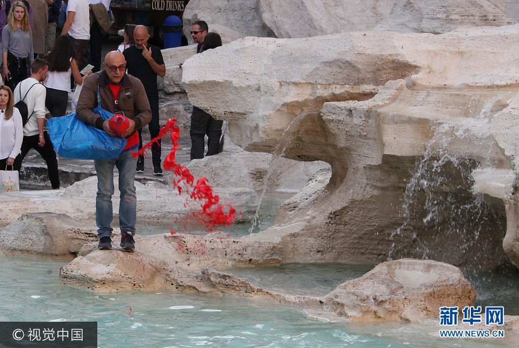 罗马许愿池遭人为破坏 池水一片红色似&ldquo;血池&rdquo;触目惊心