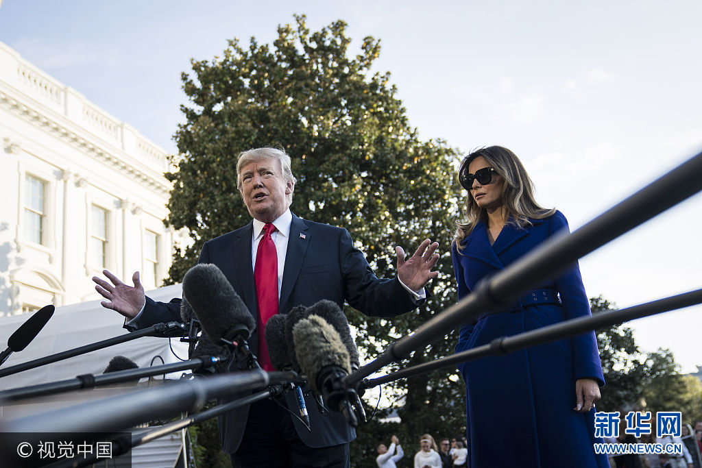 美总统特朗普开启亚洲行 梅拉尼娅半蹲与&ldquo;粉丝&rdquo;合影一改酷炫风