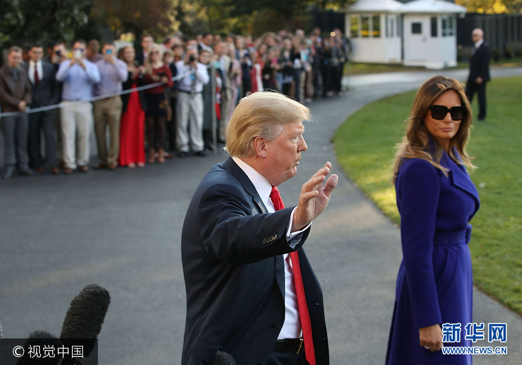 美总统特朗普开启亚洲行 梅拉尼娅半蹲与&ldquo;粉丝&rdquo;合影一改酷炫风