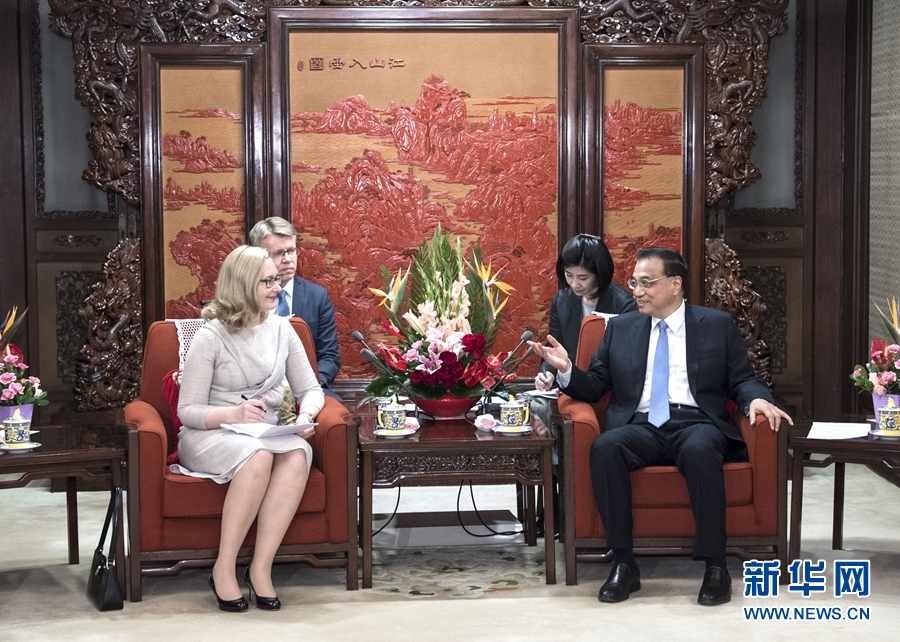 11月6日，国务院总理李克强在北京中南海紫光阁会见芬兰议会议长洛赫拉。新华社记者李涛摄