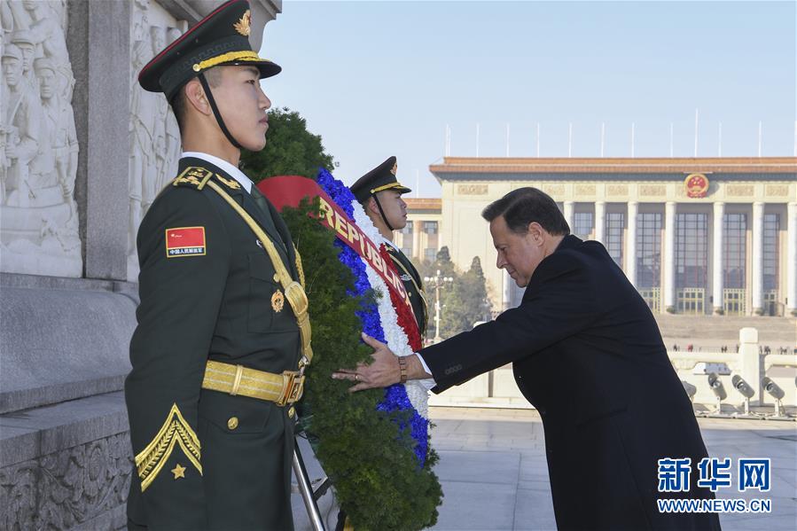 （XHDW）巴拿马总统向人民英雄纪念碑敬献花圈 