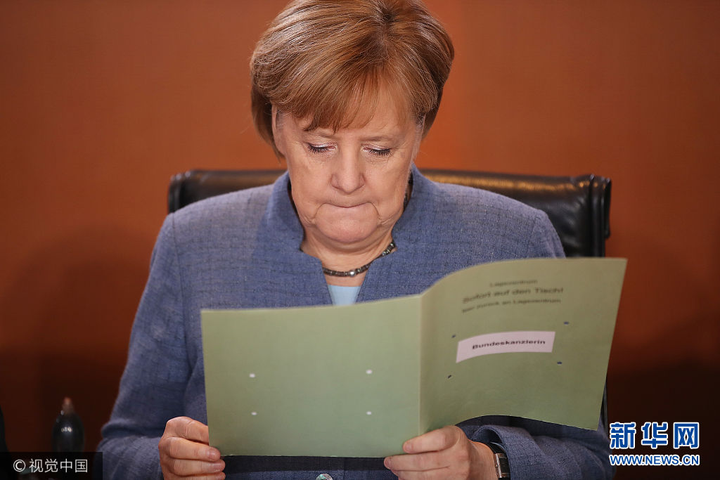 德国总理默克尔出席组阁谈判破裂后首场内阁会议