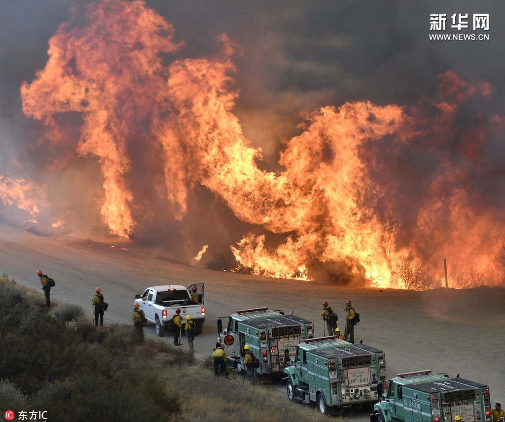 美国南加州大火持续肆虐 最大山火过火面积达