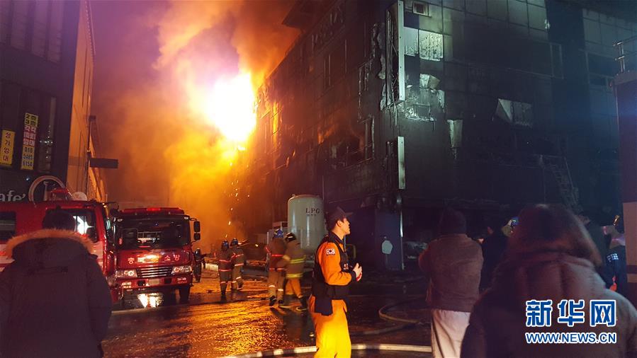 （国际）（1）韩国堤川市一运动中心发生火灾 已造成16人死亡