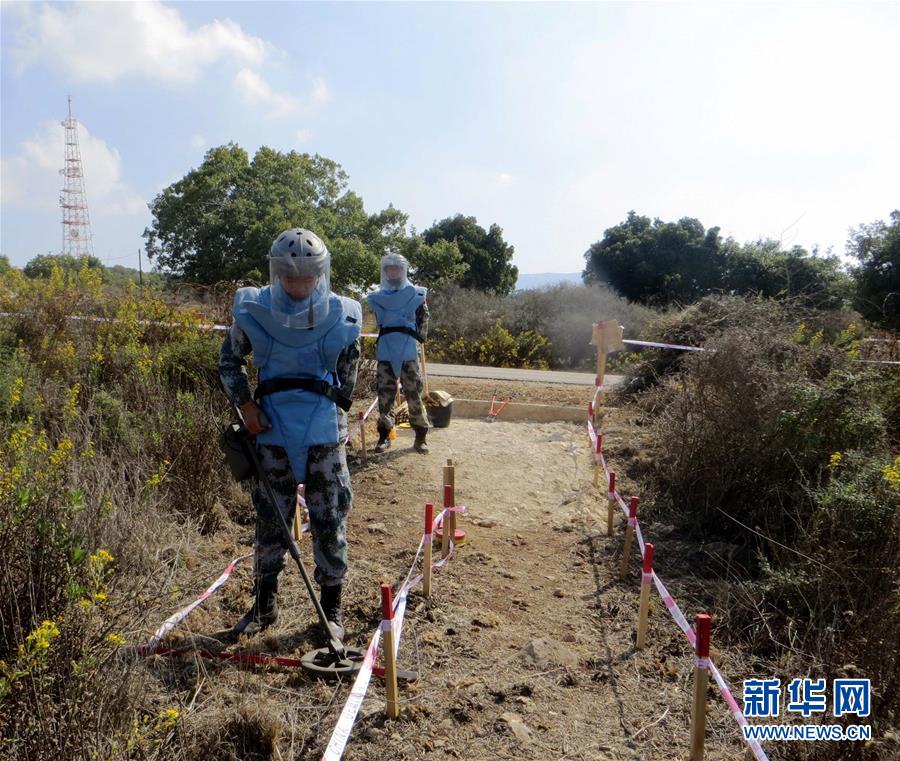 （国际·图文互动）（2）通讯：清除雷患　守护安宁——中国赴黎维和部队“蓝线”扫雷