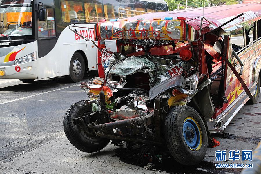 （国际）（1）菲律宾北部发生重大交通事故致20人死亡
