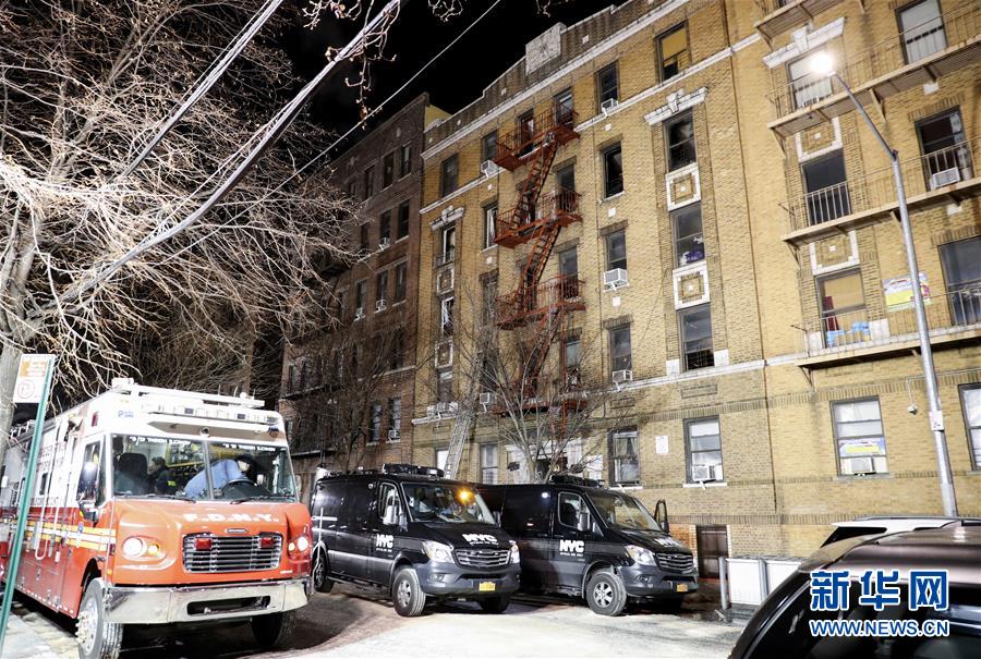 （国际）（2）纽约一公寓发生火灾　至少12人死亡