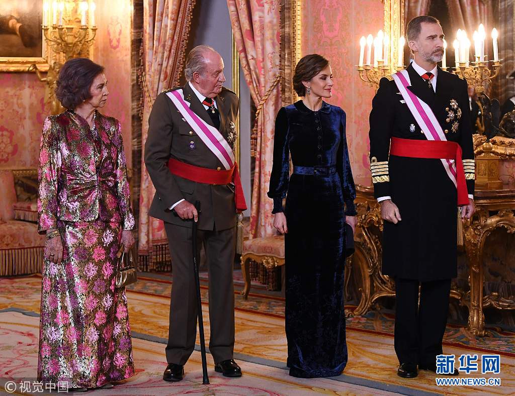 西班牙王宫举行军事复活节庆典 适逢80岁大