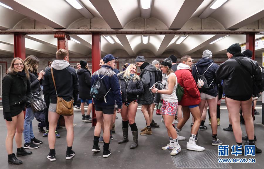 （国际）（2）柏林举行&ldquo;不穿裤子搭地铁&rdquo;活动