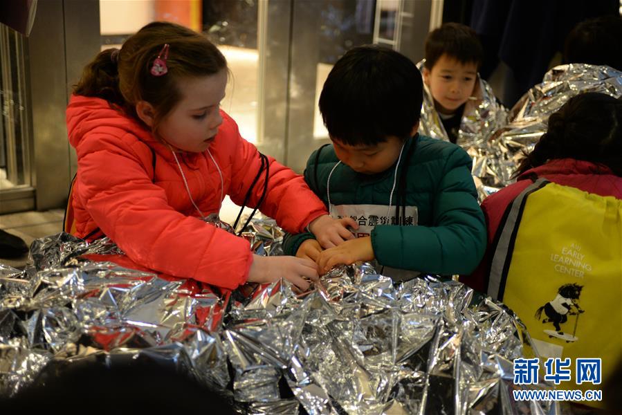 （国际&middot;图文互动）（5）通讯：祈祷，更演练&mdash;&mdash;日本各地纪念阪神大地震23周年