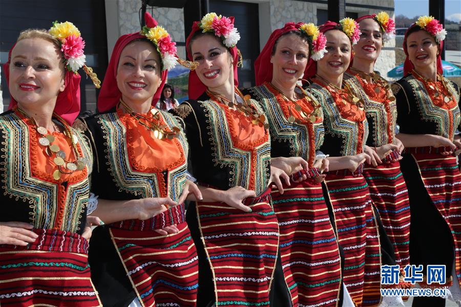 （XHDW）（4）保加利亚小镇欢庆葡萄剪枝节