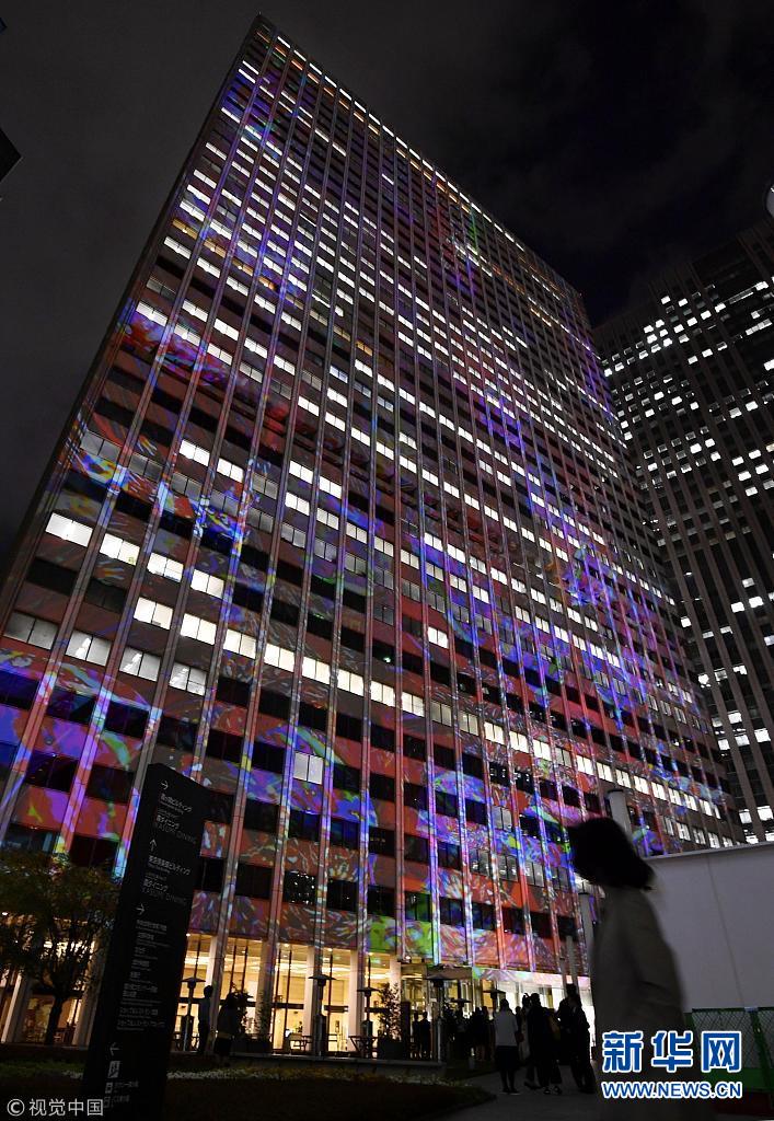 日本首幢摩天大楼霞关大厦身披彩光 纪念建成