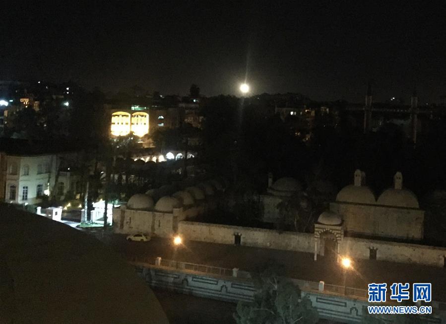 (国际)叙利亚防空系统拦截多枚射向叙两个空军机场的导弹