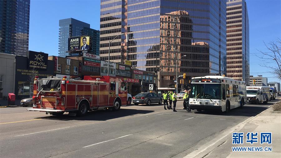 （国际）（2）加拿大多伦多一汽车撞行人致多人受伤