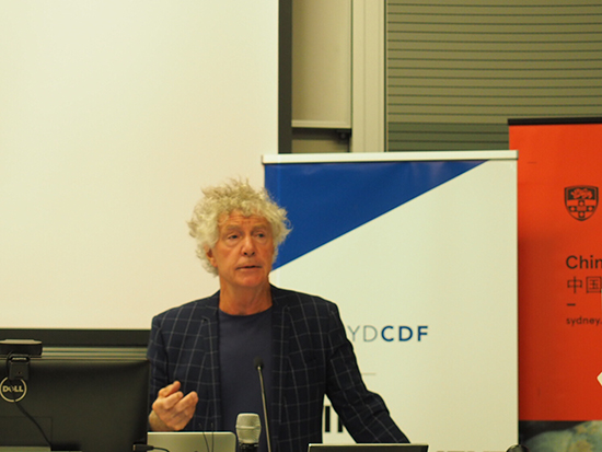 悉尼大学及柏林社会科学研究中心政治学教授约翰·基恩讲话（摄影 王一楠）