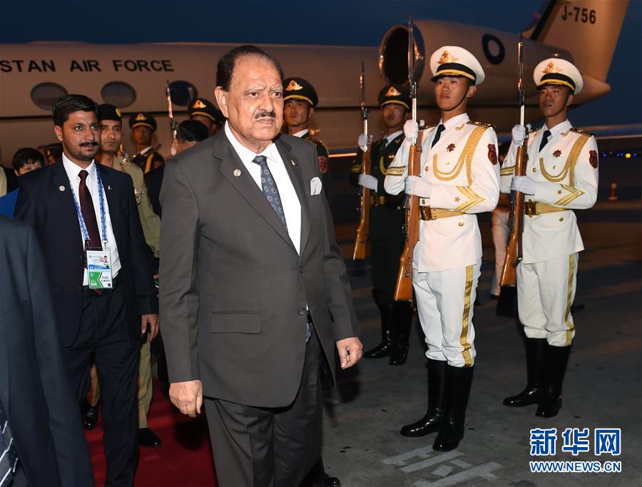 巴基斯坦总统侯赛因抵达青岛