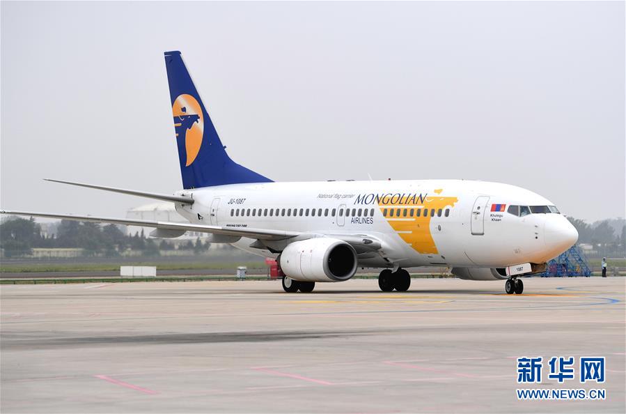 （上合青岛峰会&middot;XHDW）（1）蒙古国总统巴特图勒嘎抵达青岛