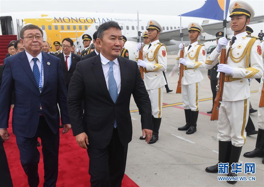 （上合青岛峰会&middot;XHDW）（3）蒙古国总统巴特图勒嘎抵达青岛