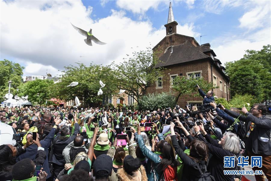 （国际）（1）伦敦举行格伦费尔大火一周年纪念活动