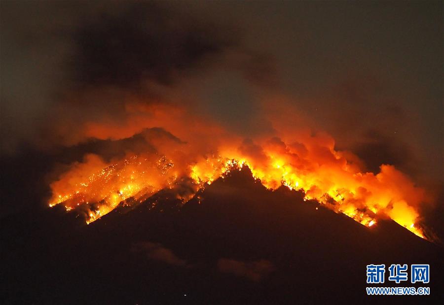 （国际）（2）印尼巴厘岛阿贡火山剧烈喷发