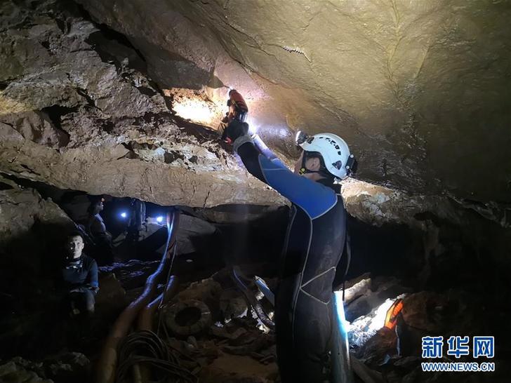 （国际）（2）中国洞穴救援专家为营救受困泰国少年足球队员做准备