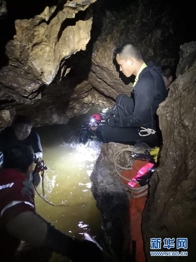中国洞穴救援专家为营救受困泰国少年足球队员