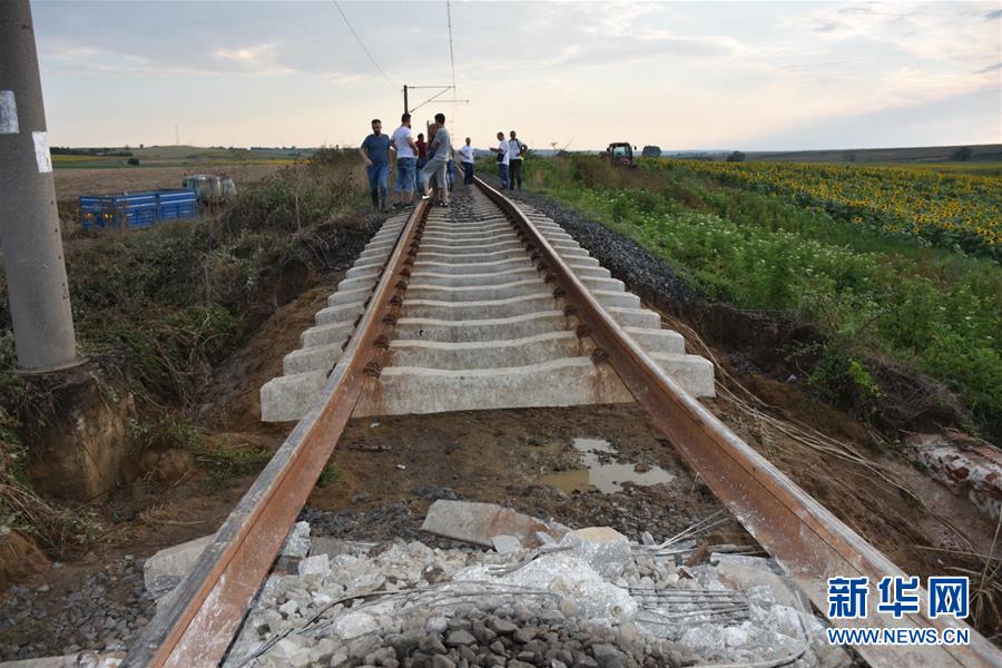 （国际）（4）土耳其火车出轨事故造成10人死亡