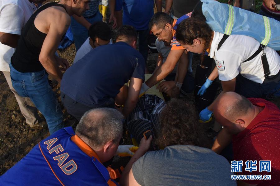 （国际）（5）土耳其火车出轨事故造成10人死亡