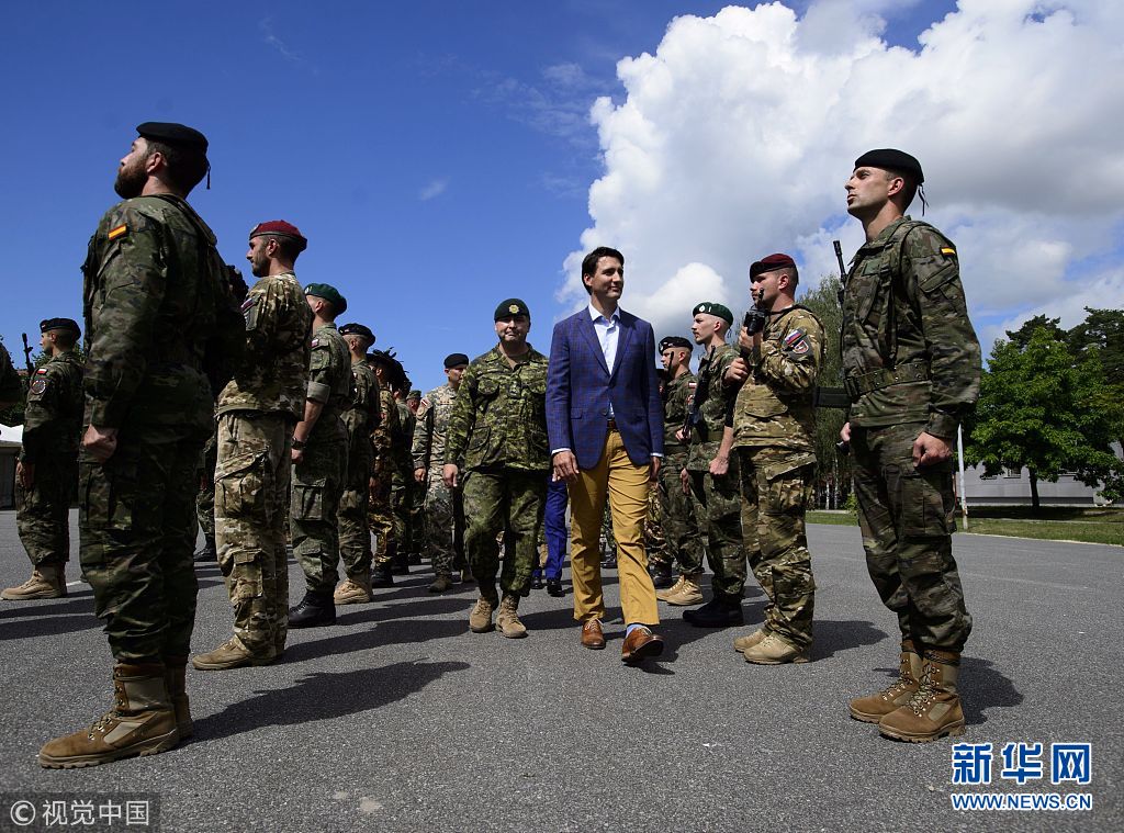 特鲁多北约峰会前夕造访拉脱维亚军事基地 与