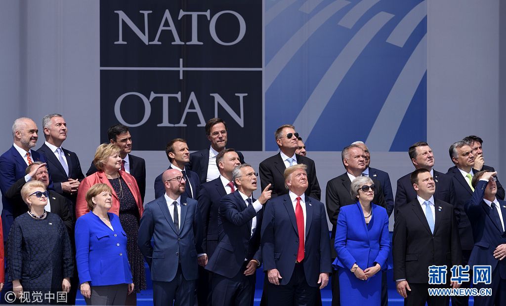 比利时:北约峰会领导人拍摄全家福(图)