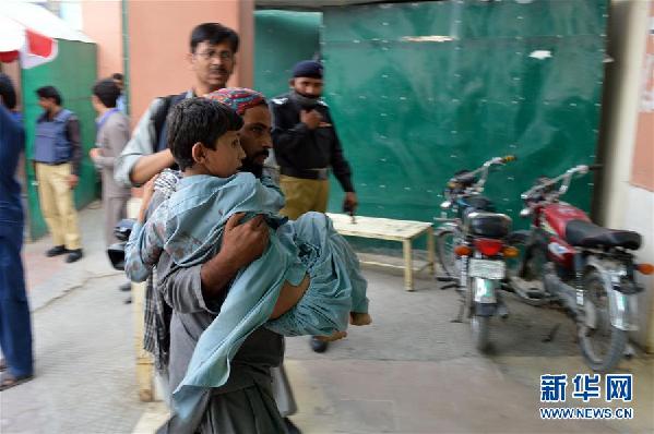 （国际）（1）巴基斯坦发生自杀式炸弹袭击 至少35人死亡