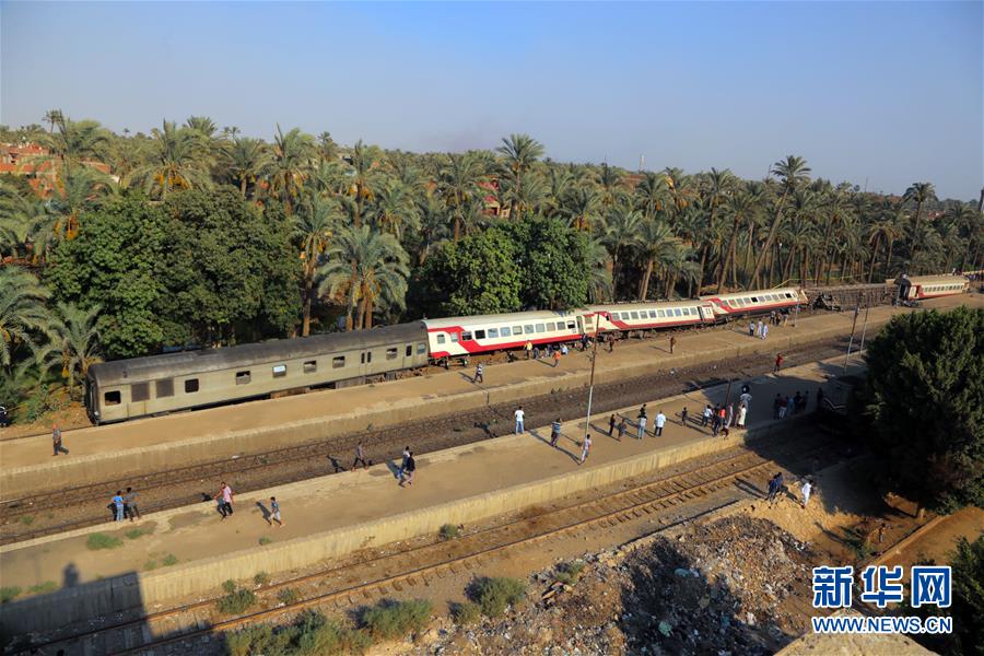 （国际）（1）埃及发生火车脱轨事故至少55人受伤