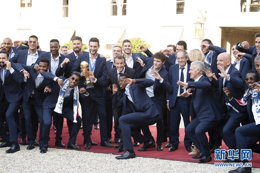 （世界杯）（1）足球——法國總統馬克龍迎接法國隊凱旋
