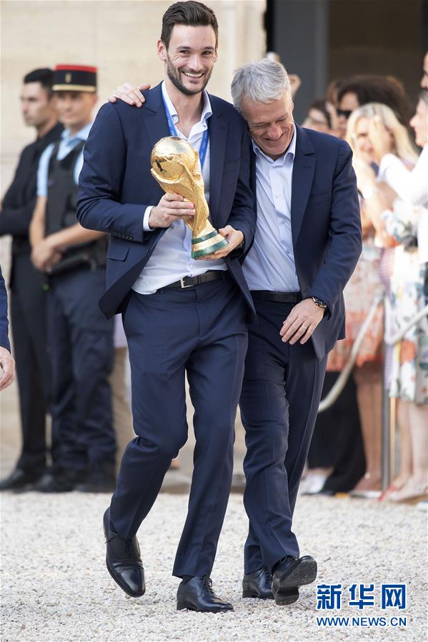 足球--法国总统马克龙迎接法国队凯旋