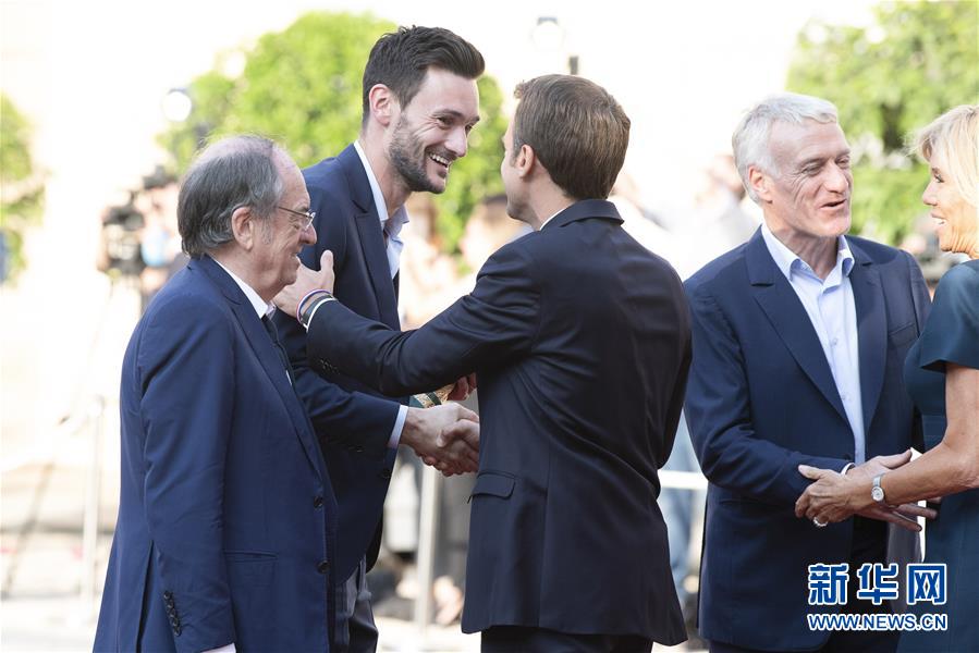 足球--法国总统马克龙迎接法国队凯旋